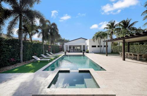 Tamiami House | Luxury Home W Pool By Pmi