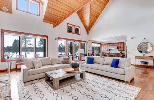 Black Butte Ranch House | Luxury home with amazing views, fireplace, pool, & hot tub