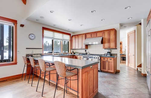 Black Butte Ranch House | Luxury home with amazing views, fireplace, pool, & hot tub