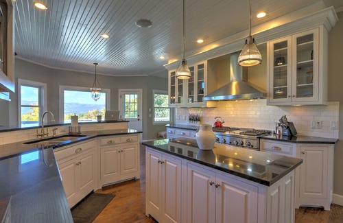 Glenwood Springs House | Luxury Home w/Large Deck, Fire Pit, & Stunning Mountain Views! 5 mi. to skiing!