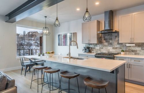 Steamboat Springs House | Luxury Home w/Private Hot Tub & Large Deck! Great for Large Groups!