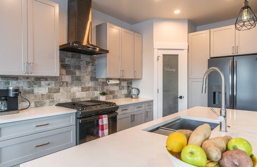 Steamboat Springs House | Luxury Home w/Private Hot Tub & Large Deck! Great for Large Groups!
