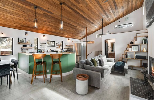 Ouray House | Luxury Home | Walk to Town & Box Canyon Falls | Hot Tub | Fire Pit | E-Bikes