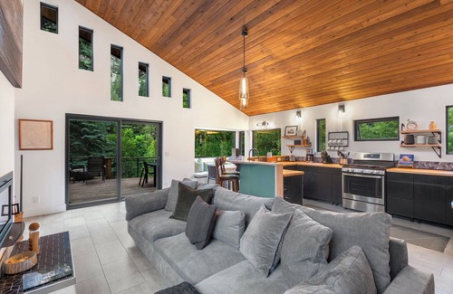 Ouray House | Luxury Home | Walk to Town & Box Canyon Falls | Hot Tub | Fire Pit | E-Bikes