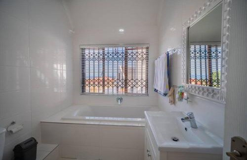 Wavecrest Villa | Luxury home with beautiful sea and mountain views