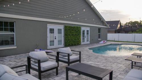 Stafford Park House | Luxury home with Pool & 6 Beds near Disney