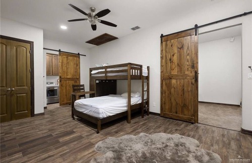 Edinburg House | Luxury Home with private pool in Gated Neighborhood in Edinburg