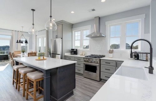 North Carolina Coast House | Luxury Home with Water Views+Boat Ramp+King Beds