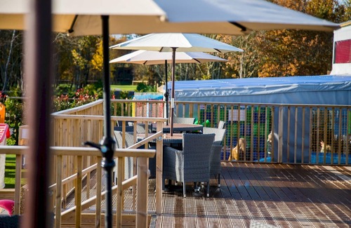 Dilton Marsh Ski Chalet | Luxury Hot Tub Lakeside Lodge BARNACLE Near Longleat. Dog friendly.