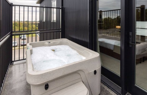 Berlin Apartment | Luxury Hot Tub Suite Downtown Berlin 303 ADA