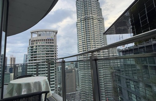 Golden Triangle Apartment | Luxury House KLCC View Romantic Candle Light Linked To KLCC Mall,Kuala Lumpur