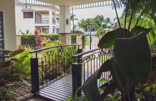 Clifton Beach House | Luxury House on Clifton Beach with Heated Saltwater Swimming Pool