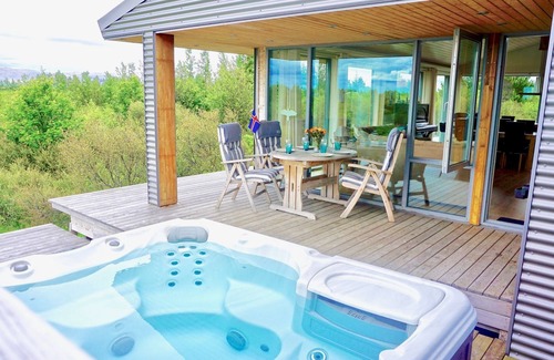Borgarnes Cottage | Luxury House with Hot Tub close to Snæfellsnes National Park, Iceland top five