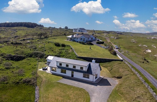 The Whitford House Hotel Apartment | Luxury house with stunning views of Mannin Bay