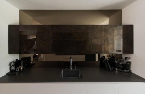 Lower Edmonton House | Luxury House with a Private Garden, Free Parking and Air Con