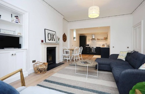 North Berwick Apartment | Luxury House with Patio next to North Berwick Beach