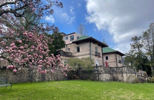 Upper Nyack Apartment | Luxury Hudson River Retreat- quaint town, nature & NYC nearby.
