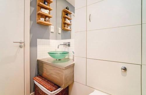 Glasgow Westend Apartment | Luxury Huge Modern Open Plan 2Bedroom Flat - Free Private Parking & Balcony located at the OVO Hydro and SEC Centre