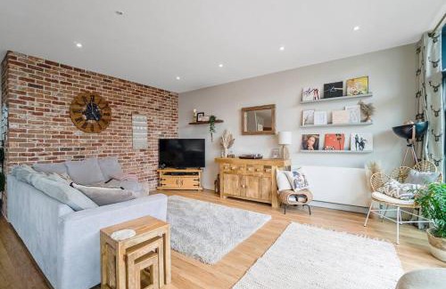 Glasgow Westend Apartment | Luxury Huge Modern Open Plan 2Bedroom Flat - Free Private Parking & Balcony located at the OVO Hydro and SEC Centre
