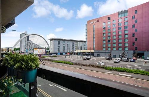 Glasgow Westend Apartment | Luxury Huge Modern Open Plan 2Bedroom Flat - Free Private Parking & Balcony located at the OVO Hydro and SEC Centre