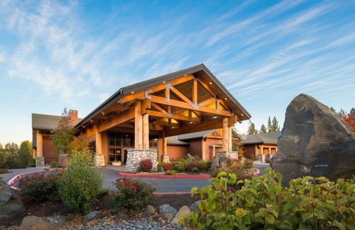 Orchard District Apartment | Luxury in Bend, OR | Deluxe Queen close to Nature