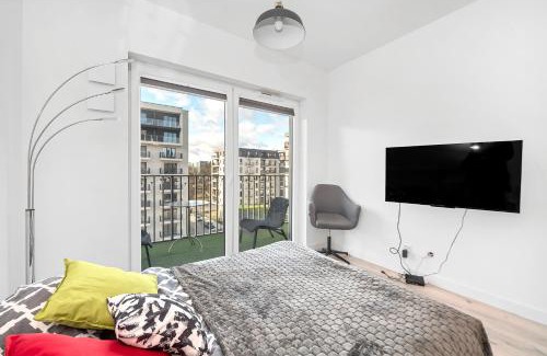 Lodz Apartment | Luxury in City -2-Bright-Secure&FreeParking