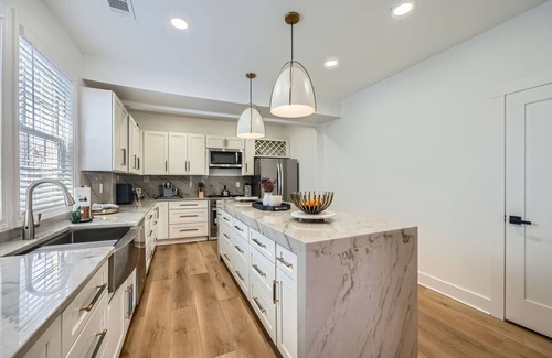 Old Fourth Ward House | Luxury in Midtown, Minutes to Mercedes-Benz Stadium, Food and Drinks & $150 in activities included!