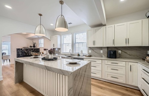 Old Fourth Ward House | Luxury in Midtown, Minutes to Mercedes-Benz Stadium, Food and Drinks & $150 in activities included!