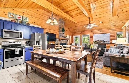 Branson Cabin | Luxury in the Ozarks-Four Master Bedroom Suites, Sleeps 14, Lots of Space for the Whole Family!-20