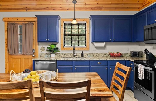 Branson Cabin | Luxury in the Ozarks-Four Master Bedroom Suites, Sleeps 14, Lots of Space for the Whole Family!-20