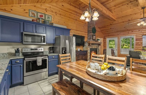 Branson Cabin | Luxury in the Ozarks-Four Master Bedroom Suites, Sleeps 14, Lots of Space for the Whole Family!-20