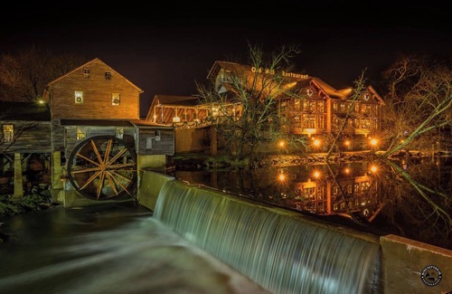Gatlinburg - Pigeon Forge Cabin | Luxury Indoor Pool cabin - Last Min October Deals