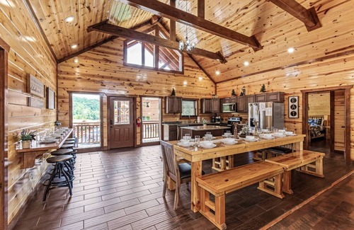 Caton Cabin | ~LUXURY~ INDOOR POOL/GAZEBO/OUTDOOR FIREPLACE/GAME RM/GOLDEN TEE/SAUNA/HOT TUB!