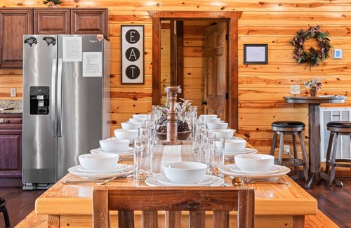 Caton Cabin | ~LUXURY~ INDOOR POOL/GAZEBO/OUTDOOR FIREPLACE/GAME RM/GOLDEN TEE/SAUNA/HOT TUB!