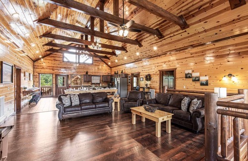 Caton Cabin | ~LUXURY~ INDOOR POOL/GAZEBO/OUTDOOR FIREPLACE/GAME RM/GOLDEN TEE/SAUNA/HOT TUB!