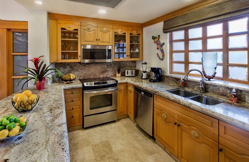 Los Cabos Condo | Luxury Interior w/full resort amenities on Medano Beach!