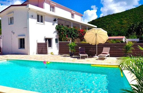 Bellefontaine Apartment | Luxury Jamaique Apartment With Pool View