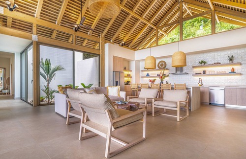 Uvita Villa | Luxury Jungle Haven ~ Ocean View ~ Infinity Pool!