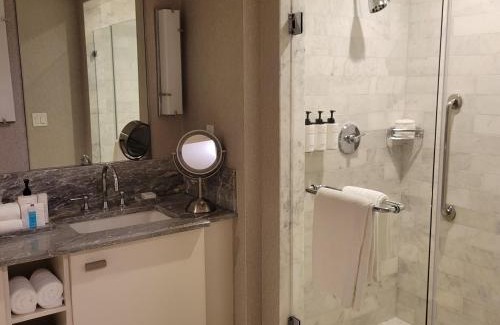 Central Beach Apartment | Luxury Junior Suite in Five Star Hotel