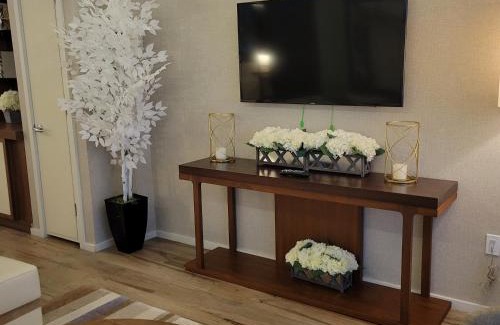 Central Beach Apartment | Luxury Junior Suite in Five Star Hotel