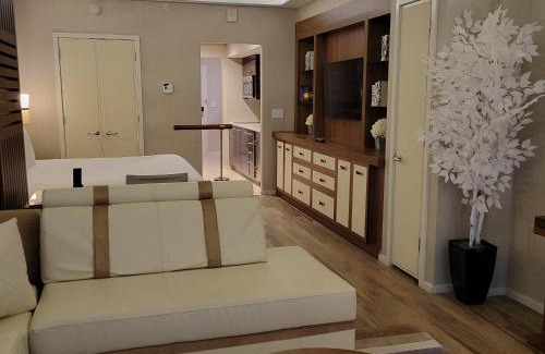 Central Beach Apartment | Luxury Junior Suite in Five Star Hotel