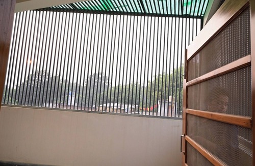 Faizabad House | Luxury king-size room with Balcony in Ayodhya. 10 minutes from Ram Mandir!