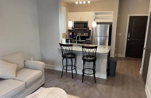 Southside Apartment | Luxury King Size Stay