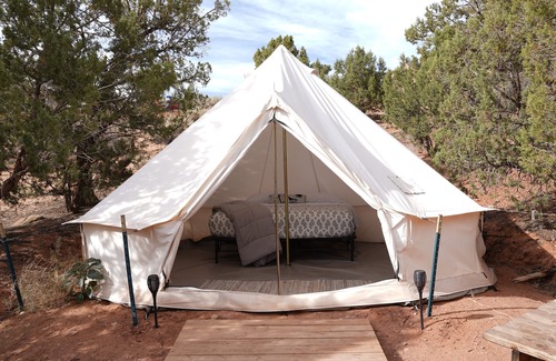 Hildale RV Rental | Luxury King size tent with valley views at Zion View Camping!