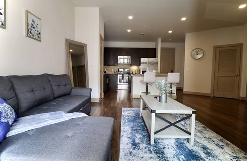 Midtown Apartment | Luxury King Suite/Pool/SkyLounge