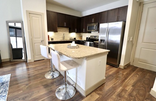 Midtown Apartment | Luxury King Suite/Pool/SkyLounge