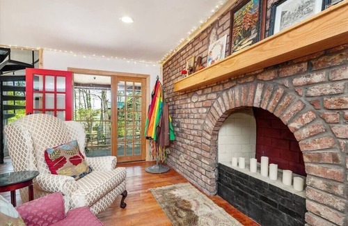 Kabletown House | Luxury KING Suites, Lakefront w/Dock, HotTub, Watercraft