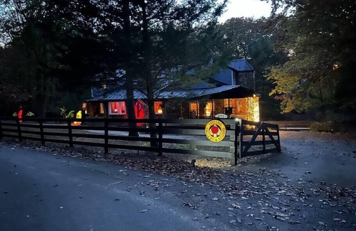 Kabletown House | Luxury KING Suites, Lakefront w/Dock, HotTub, Watercraft