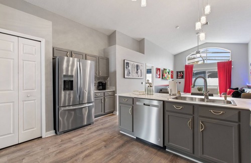 Lake Berkley House | Luxury Kissimmee Getaway + Private Pool & Games!