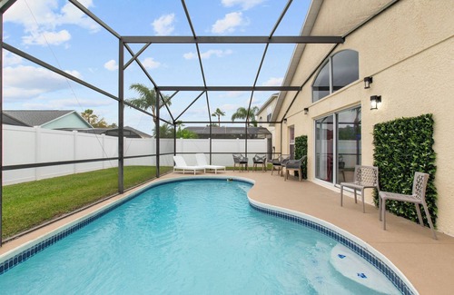 Lake Berkley House | Luxury Kissimmee Getaway + Private Pool & Games!